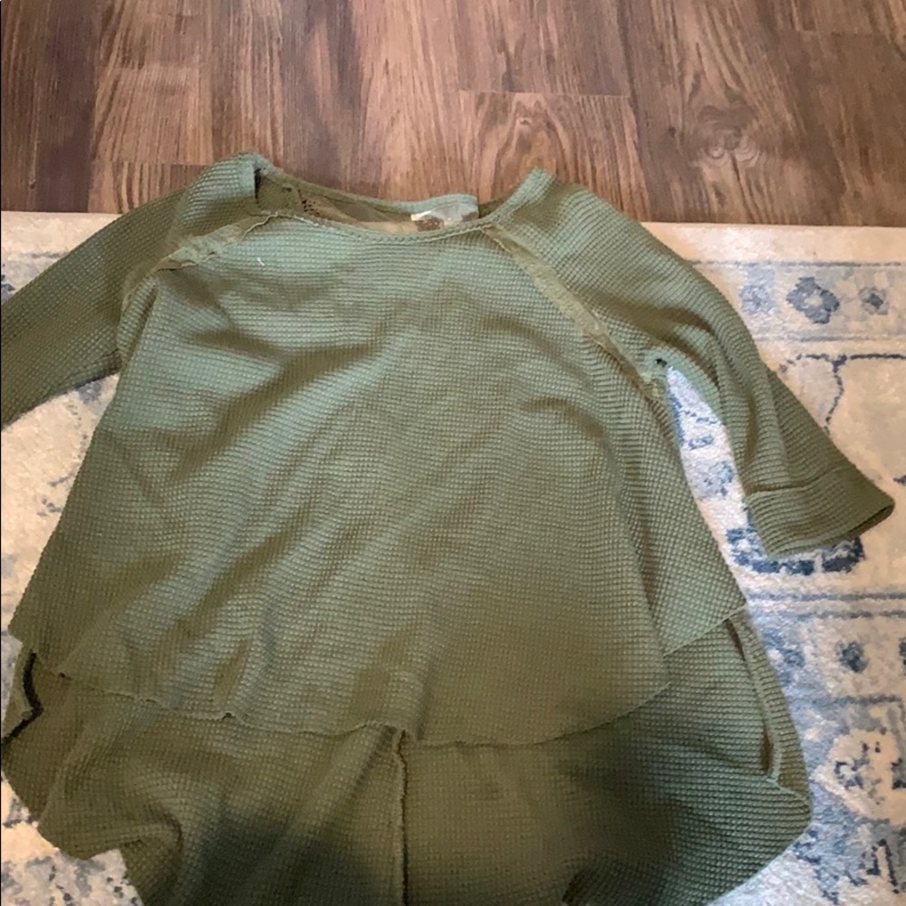 Mid sleeve shirt